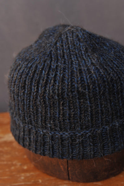 Hand Knit Beanie - Undyed black/Indigo