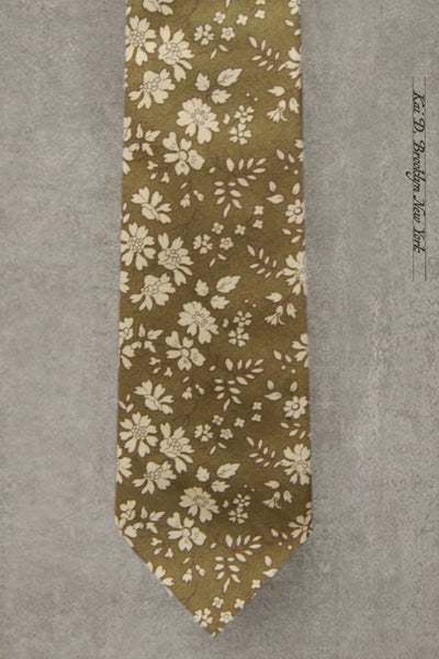 Antique Floral Tie - Pea Green