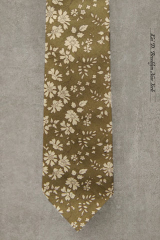 Antique Floral Tie - Pea Green