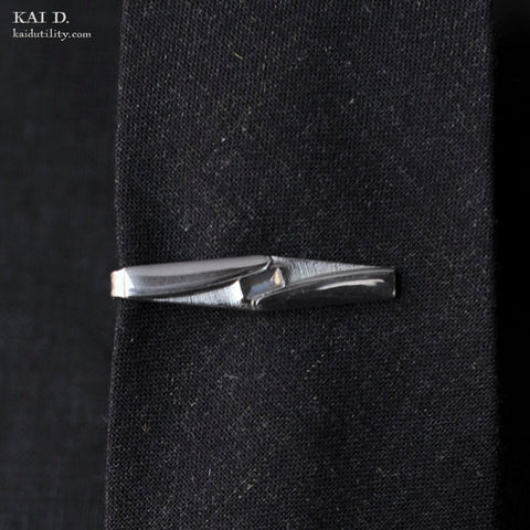 Vintage Tie Clip - O (3 dimensional lines)