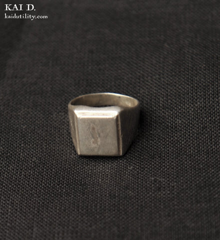 Vintage Signet Ring - Size 9.75 II