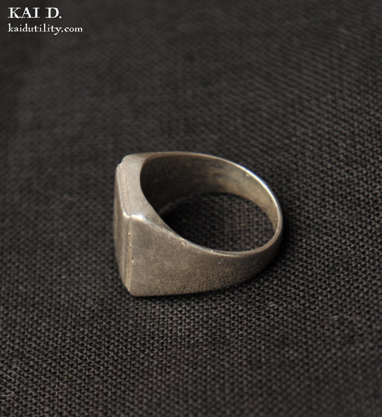 Vintage Signet Ring - Size 9.75 II