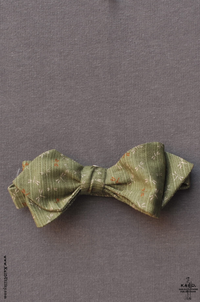 Jacquarded Dragon Fly Bow Tie