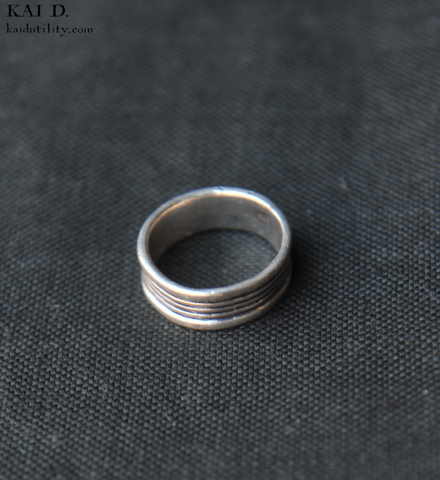 Vintage ribbed band Ring - 9.5
