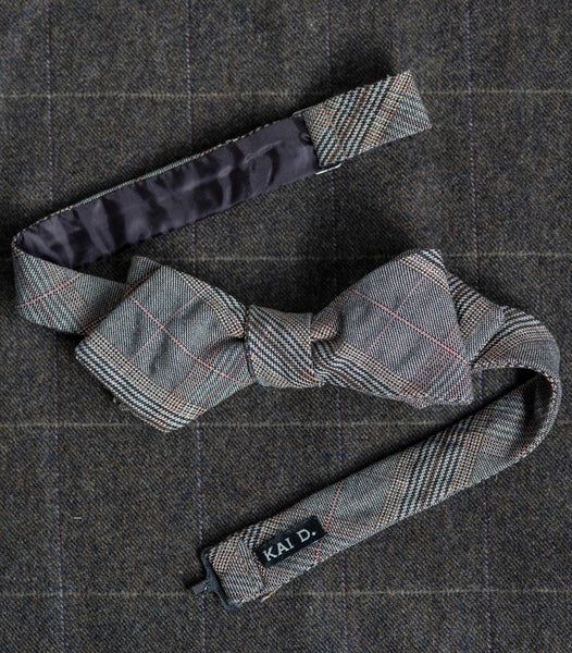 Puckered Plaid Bowtie